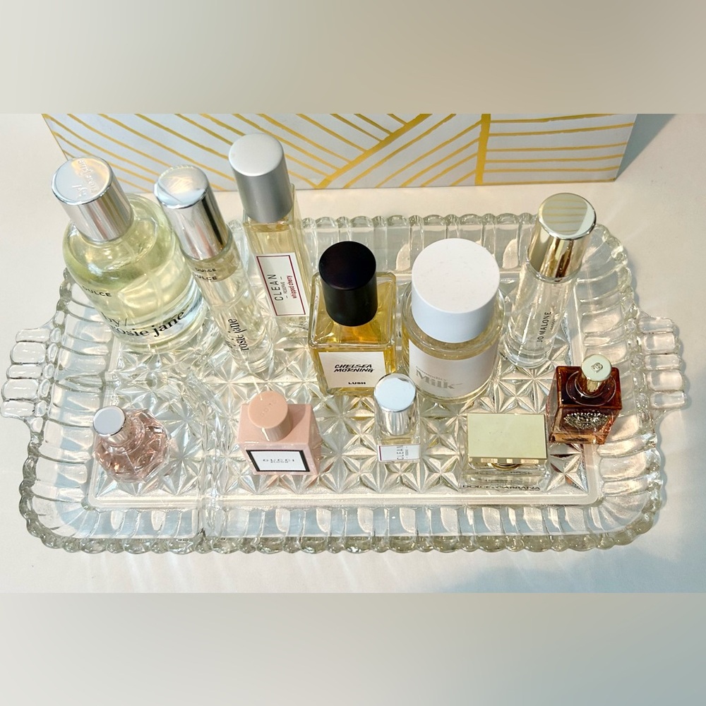 ✨Vintage Pressed Glass Vanity Tray | Perfume & Skincare Display Organizer✨ - Picture 2 of 12